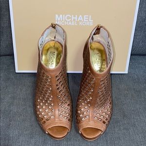 👠 Michale Kora Heels